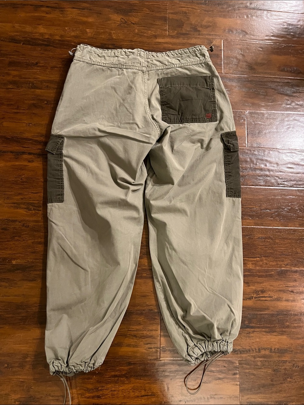 Urban Outfitters BDG Low Rise Olive Cargo Pants with Elastic Ankles Size XS - Picture 9 of 10